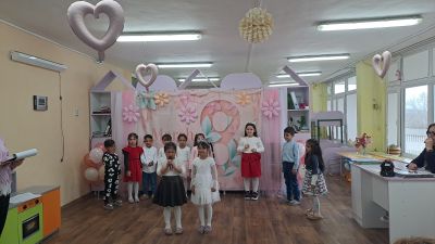 ПРАЗНИКА НА МАМА В ТРЕТА ВЪЗРАСТОВА ГРУПА 6